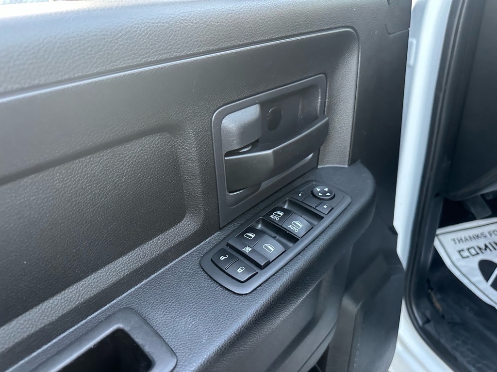 RAM 2500 Tradesman 4x4 Crew Cab 6'4" Box 2018 RAM 2500 Tradesman 4x4 Crew Cab 6'4" Box 2018