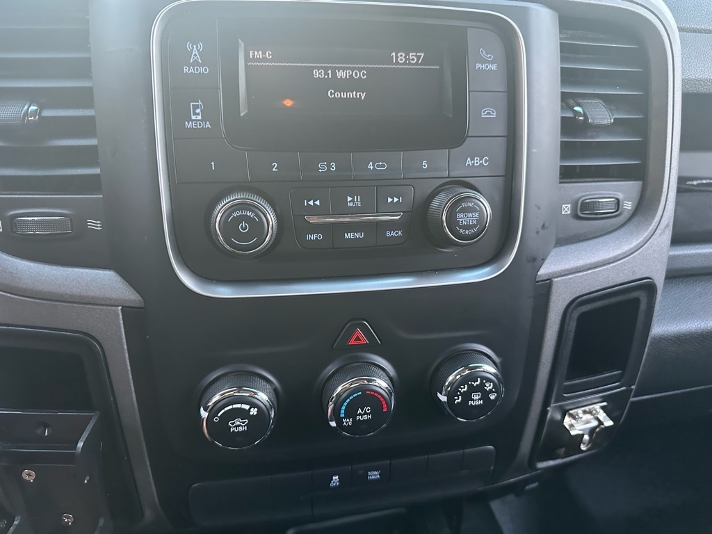 RAM 2500 Tradesman 4x4 Crew Cab 6'4" Box 2018 RAM 2500 Tradesman 4x4 Crew Cab 6'4" Box 2018