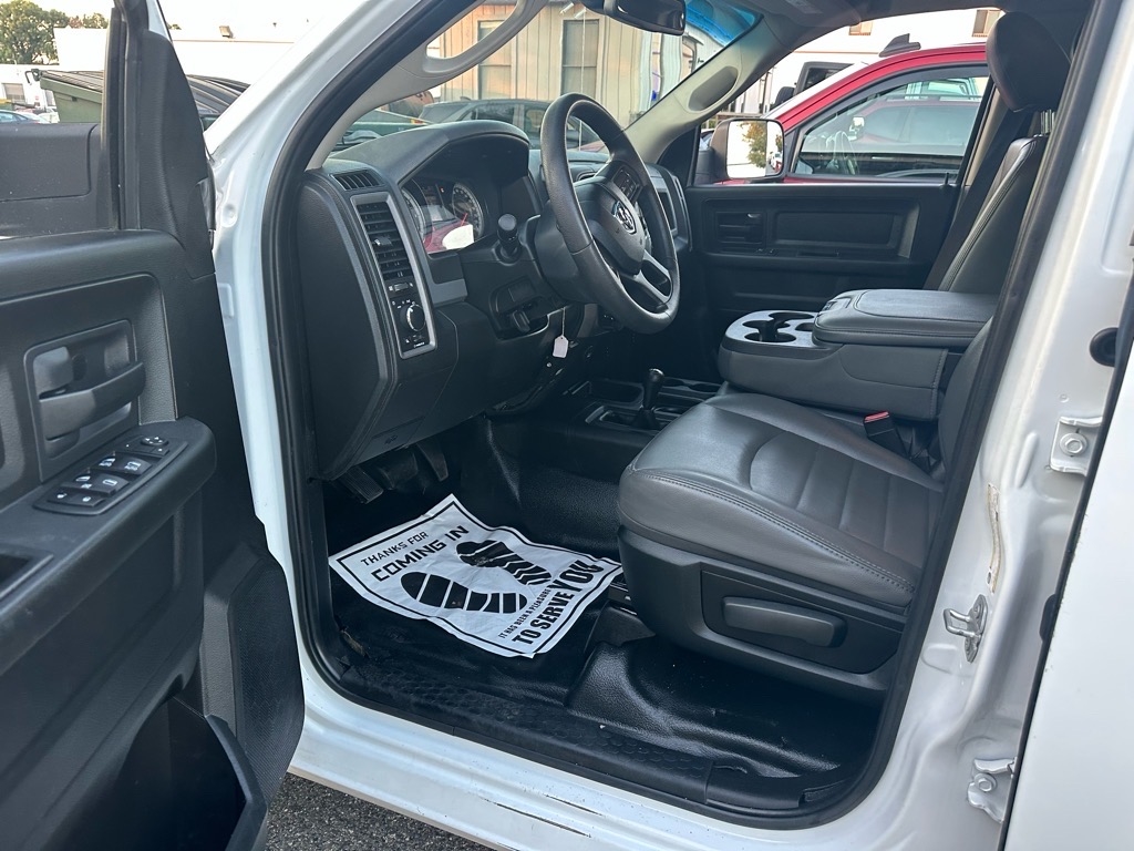 RAM 2500 Tradesman 4x4 Crew Cab 6'4" Box 2018 RAM 2500 Tradesman 4x4 Crew Cab 6'4" Box 2018