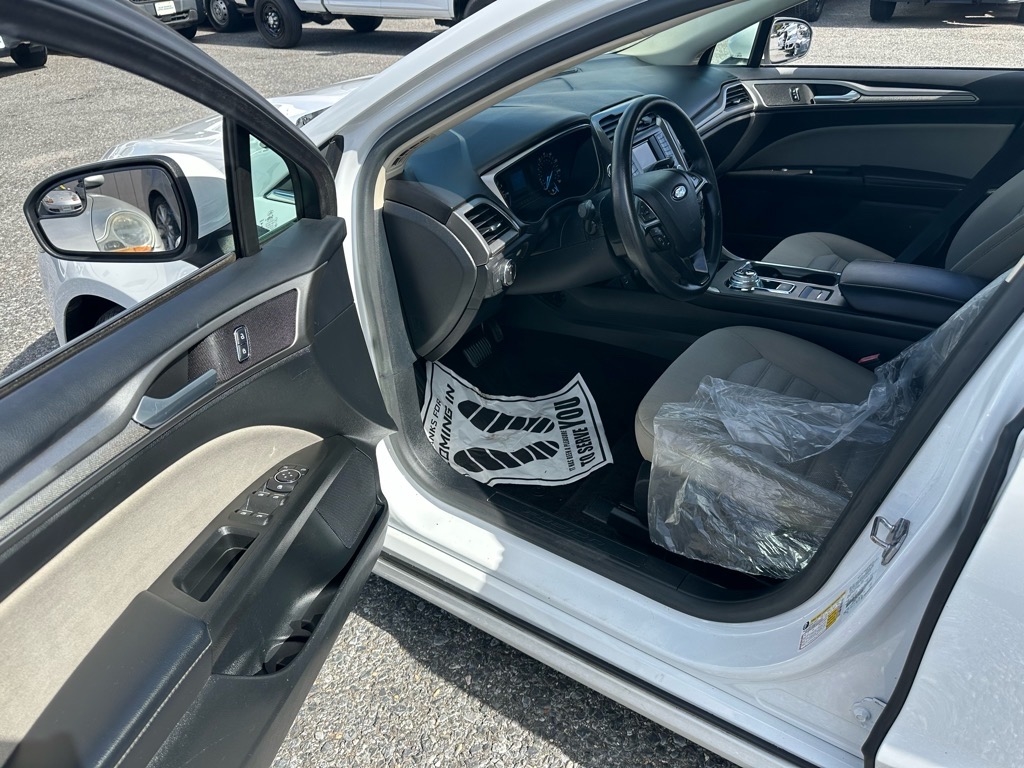 Ford Fusion S FWD 2017 Ford Fusion S FWD 2017