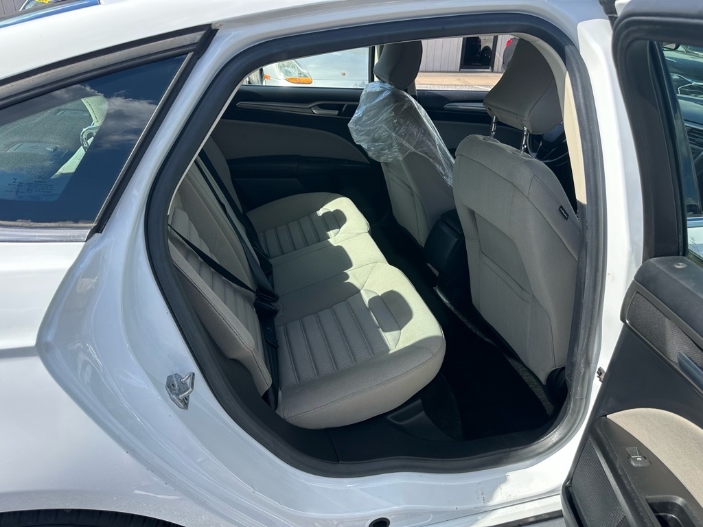 Ford Fusion S FWD 2017