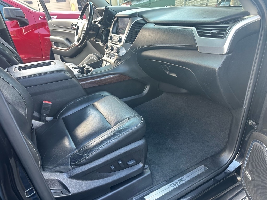 GMC Yukon XL 4WD 4dr SLT Standard Edition 2019 GMC Yukon XL 4WD 4dr SLT Standard Edition 2019