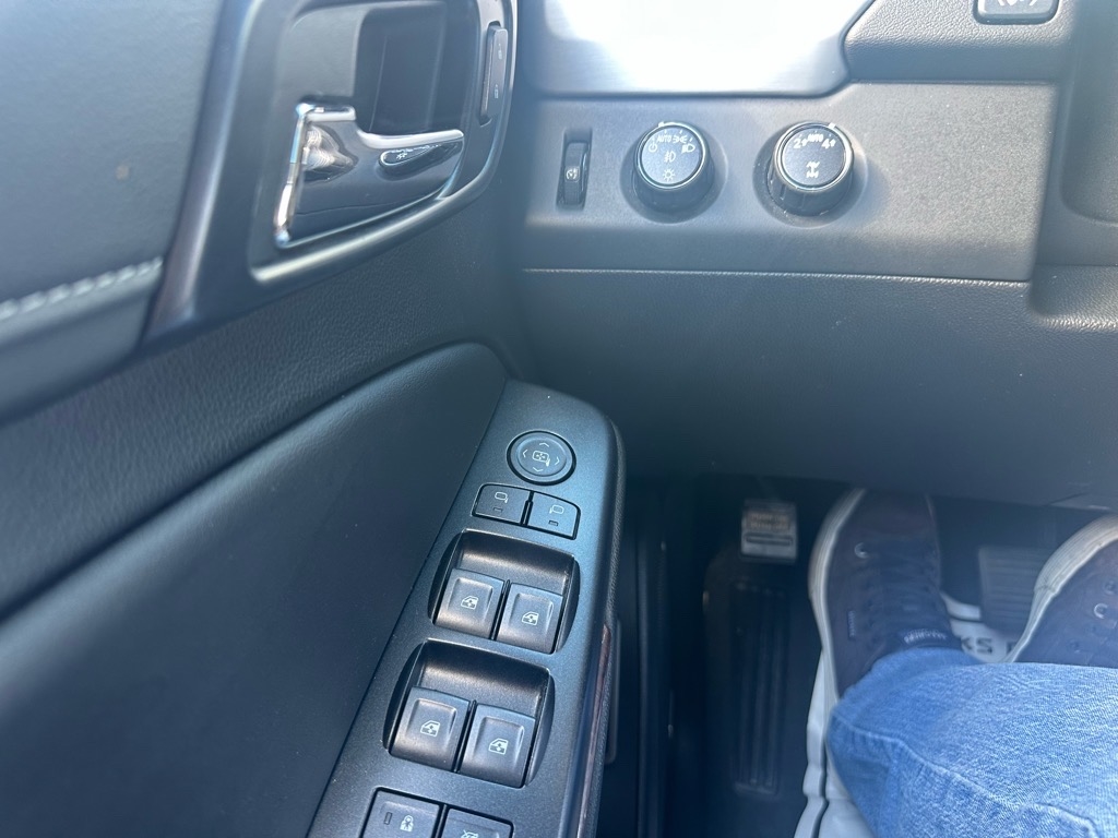 GMC Yukon XL 4WD 4dr SLT Standard Edition 2019 GMC Yukon XL 4WD 4dr SLT Standard Edition 2019