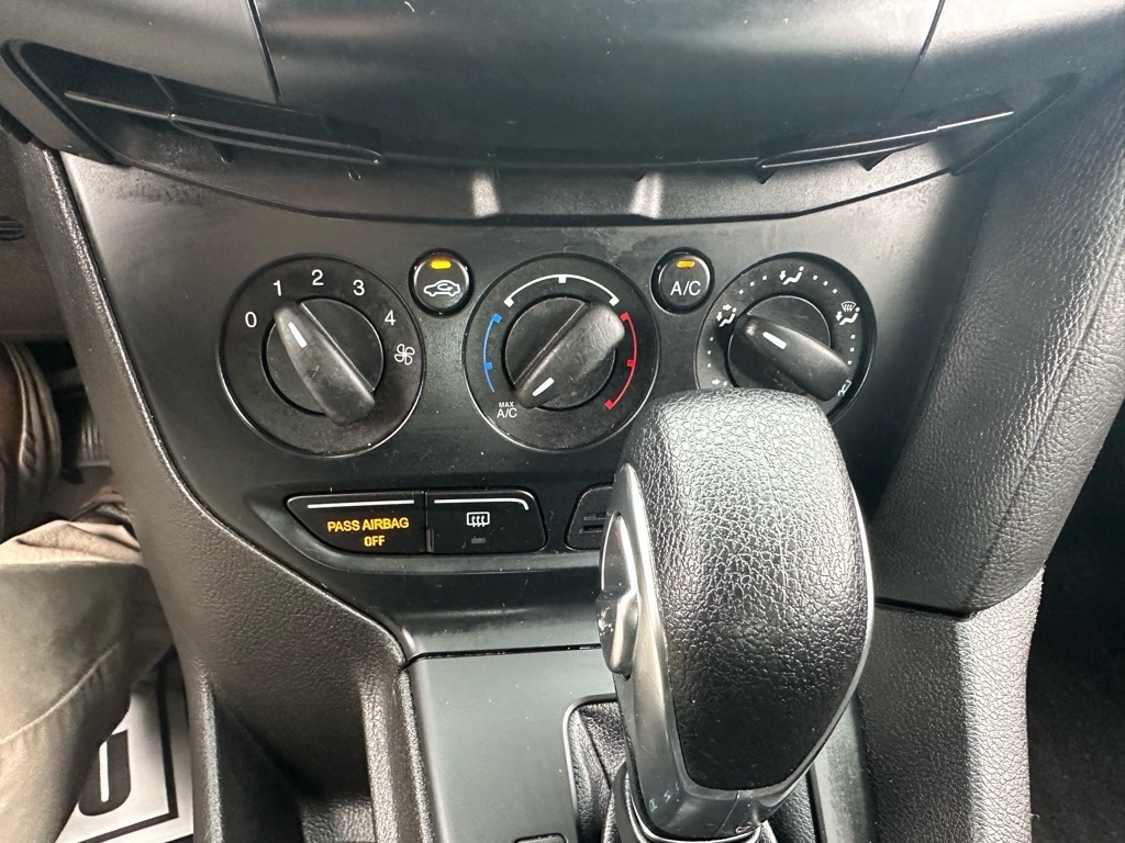 Ford Focus 4dr Sdn S 2012 Ford Focus 4dr Sdn S 2012