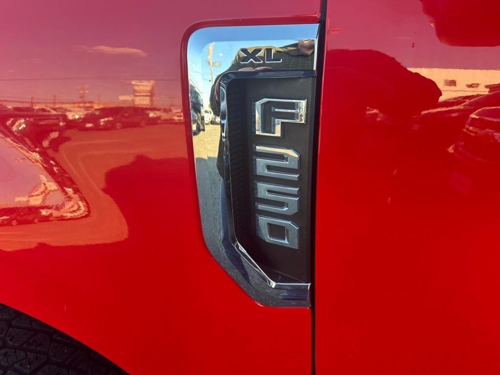 Ford Super Duty F-250 SRW XL 4WD Crew Cab 8' Box 2019