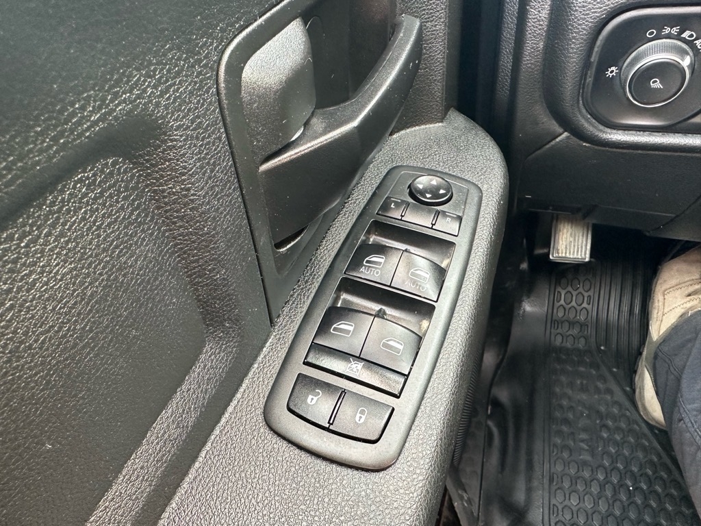 RAM 3500 Tradesman 4x2 Crew Cab 8' Box 2020