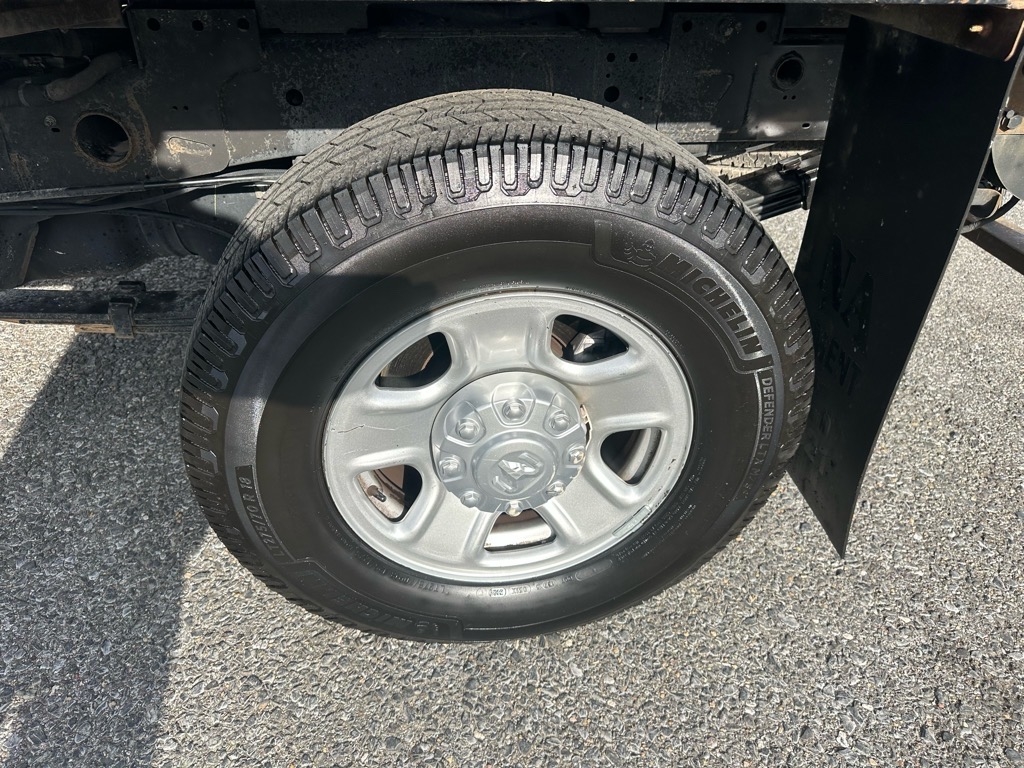 RAM 3500 Tradesman 4x2 Crew Cab 8' Box 2020