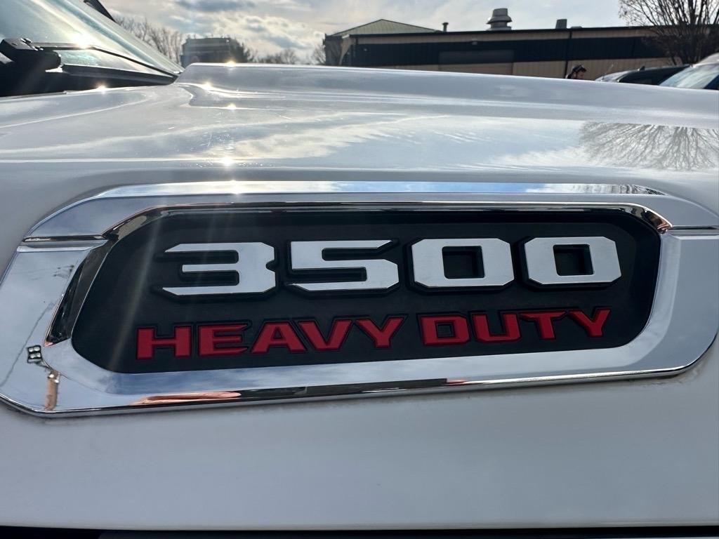 RAM 3500 Tradesman 4x2 Crew Cab 8' Box 2020