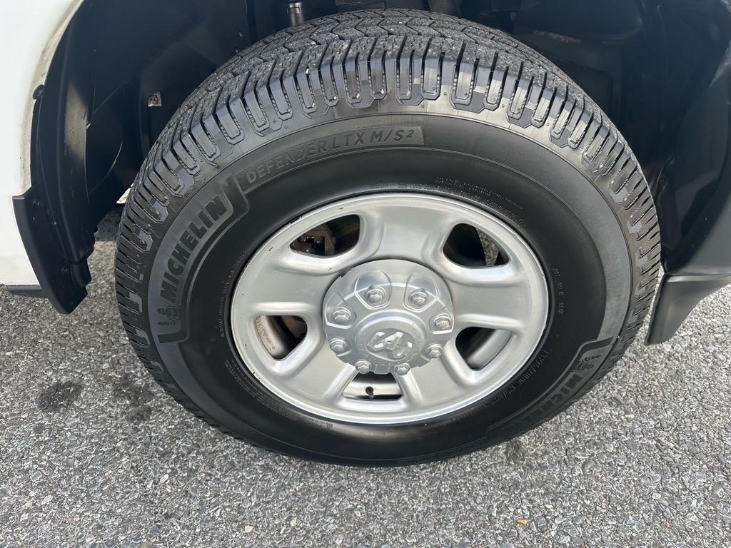 RAM 3500 Tradesman 4x2 Crew Cab 8' Box 2020