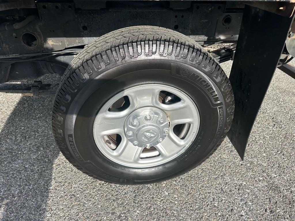 RAM 3500 Tradesman 4x2 Crew Cab 8' Box 2020