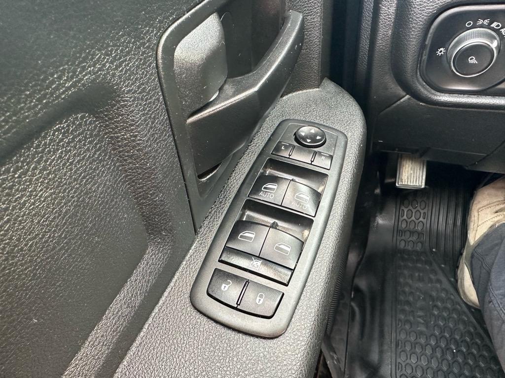 RAM 3500 Tradesman 4x2 Crew Cab 8' Box 2020