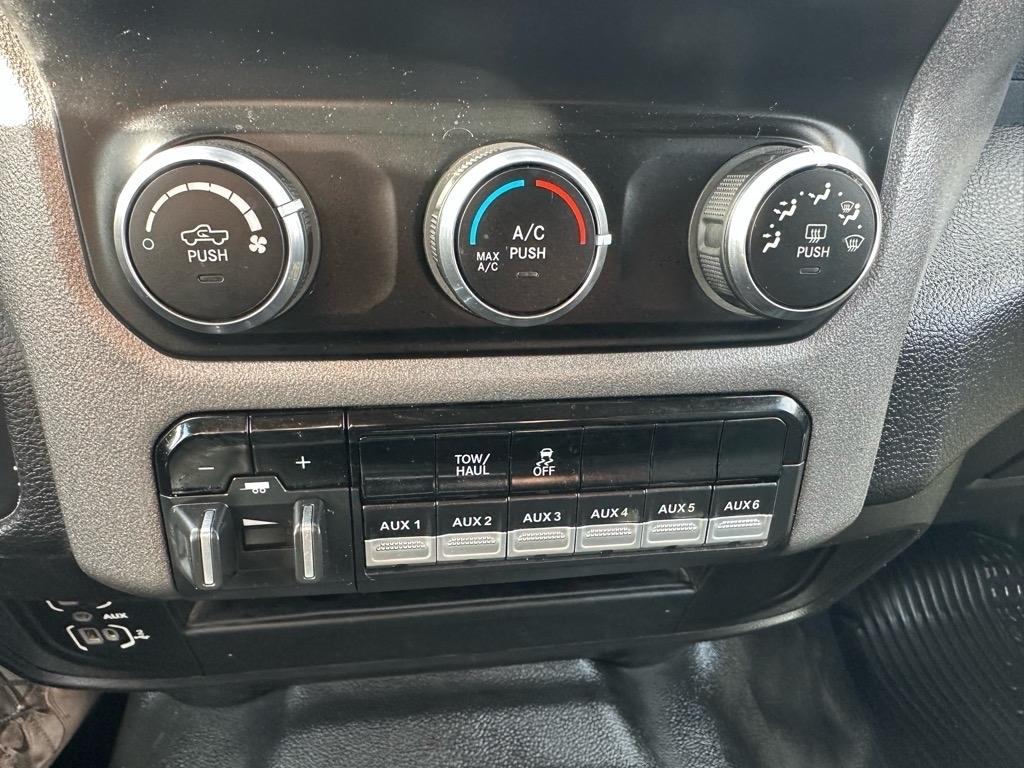 RAM 3500 Tradesman 4x2 Crew Cab 8' Box 2020