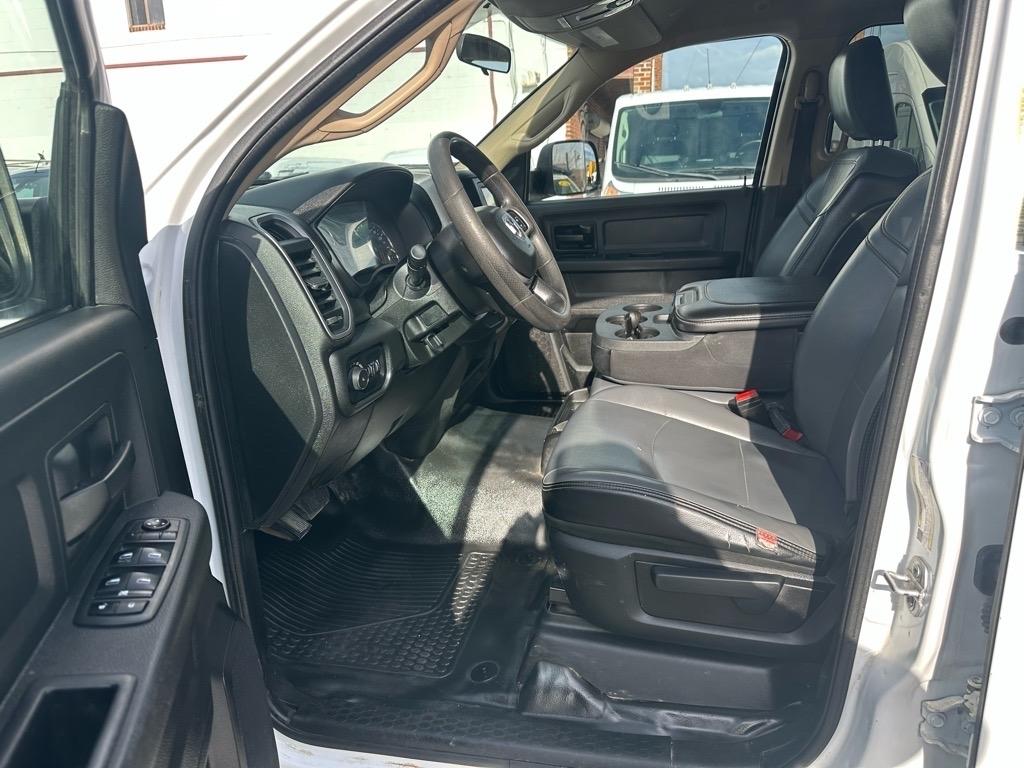 RAM 3500 Tradesman 4x2 Crew Cab 8' Box 2020