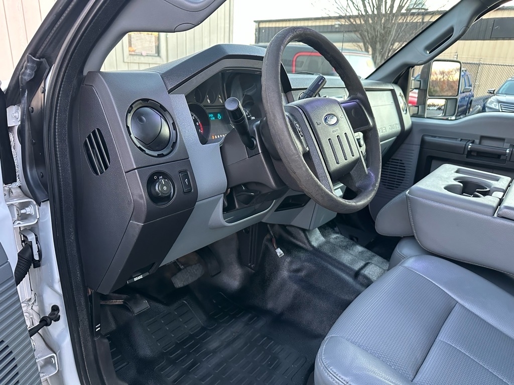 Ford Super Duty F-250 SRW 4WD Crew Cab 172" XL 2016