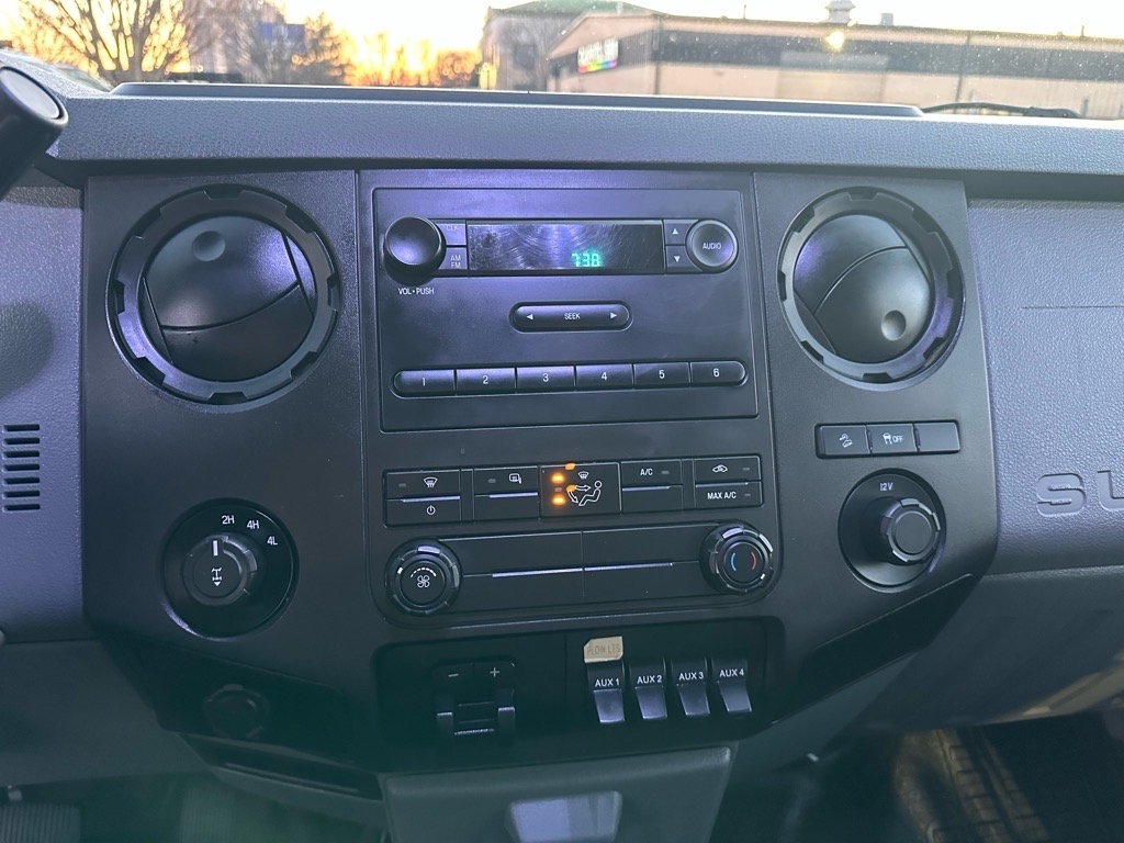 Ford Super Duty F-250 SRW 4WD Crew Cab 172" XL 2016