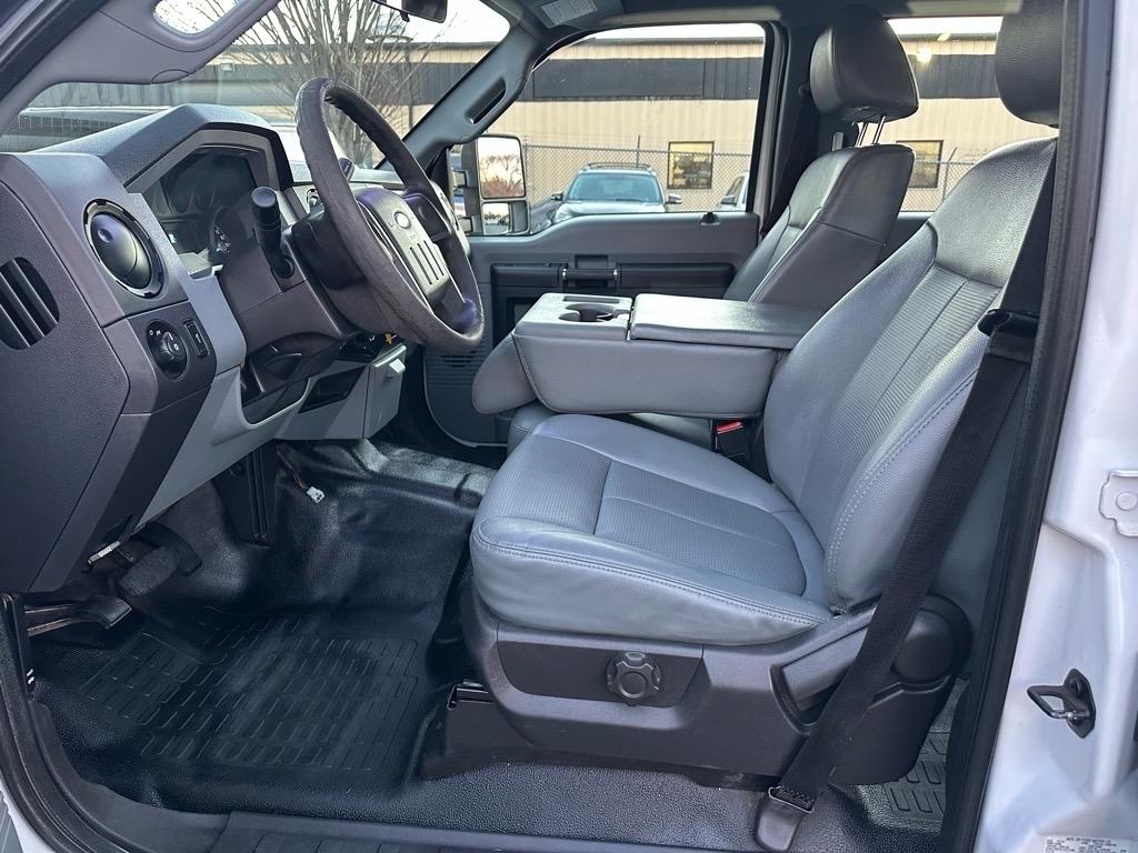 Ford Super Duty F-250 SRW 4WD Crew Cab 172" XL 2016