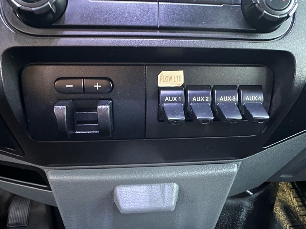 Ford Super Duty F-250 SRW 4WD Crew Cab 172" XL 2016