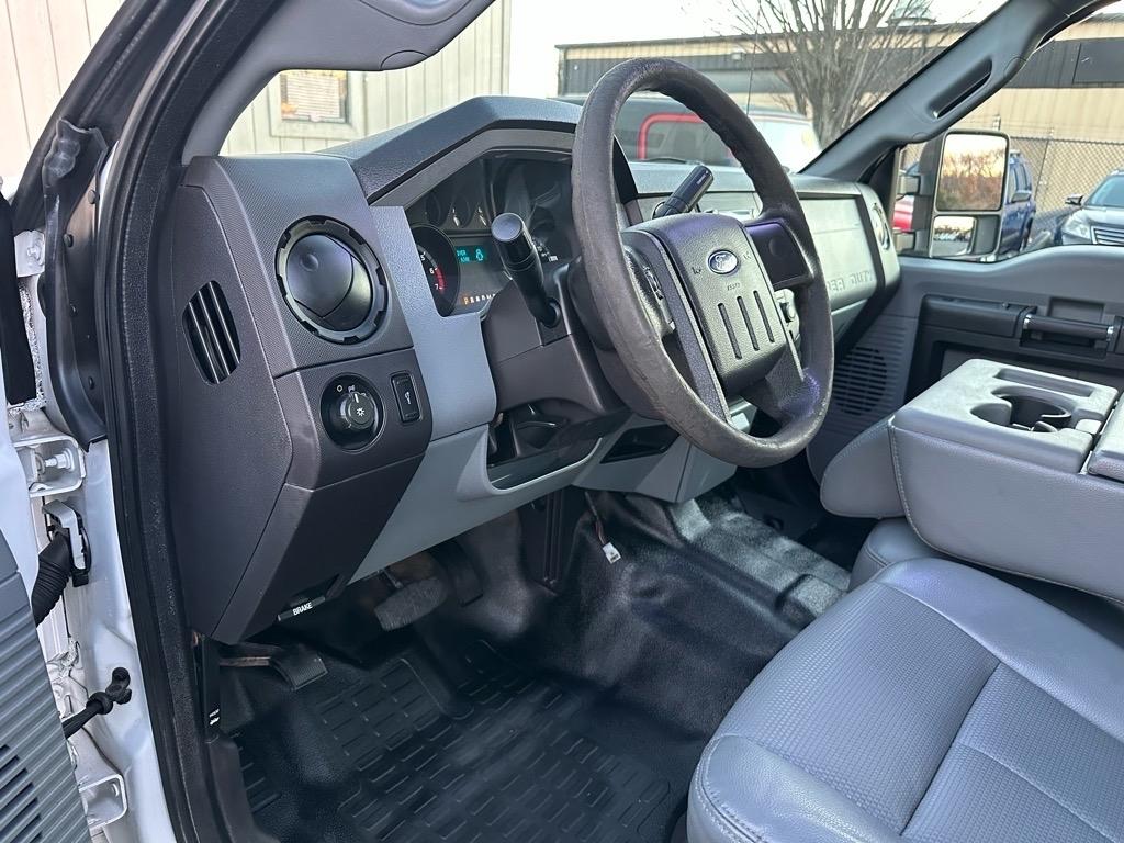 Ford Super Duty F-250 SRW 4WD Crew Cab 172" XL 2016