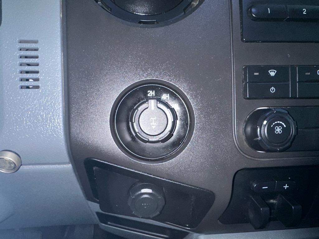 Ford Super Duty F-250 SRW 4WD Crew Cab 172" XL 2016