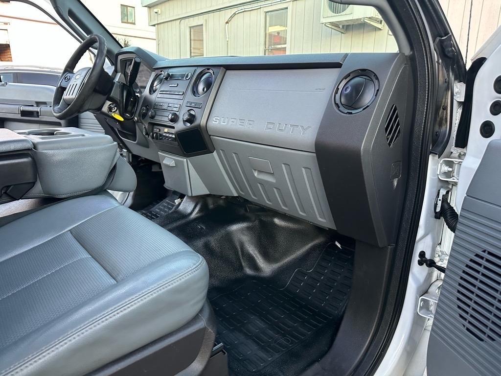 Ford Super Duty F-250 SRW 4WD Crew Cab 172" XL 2016