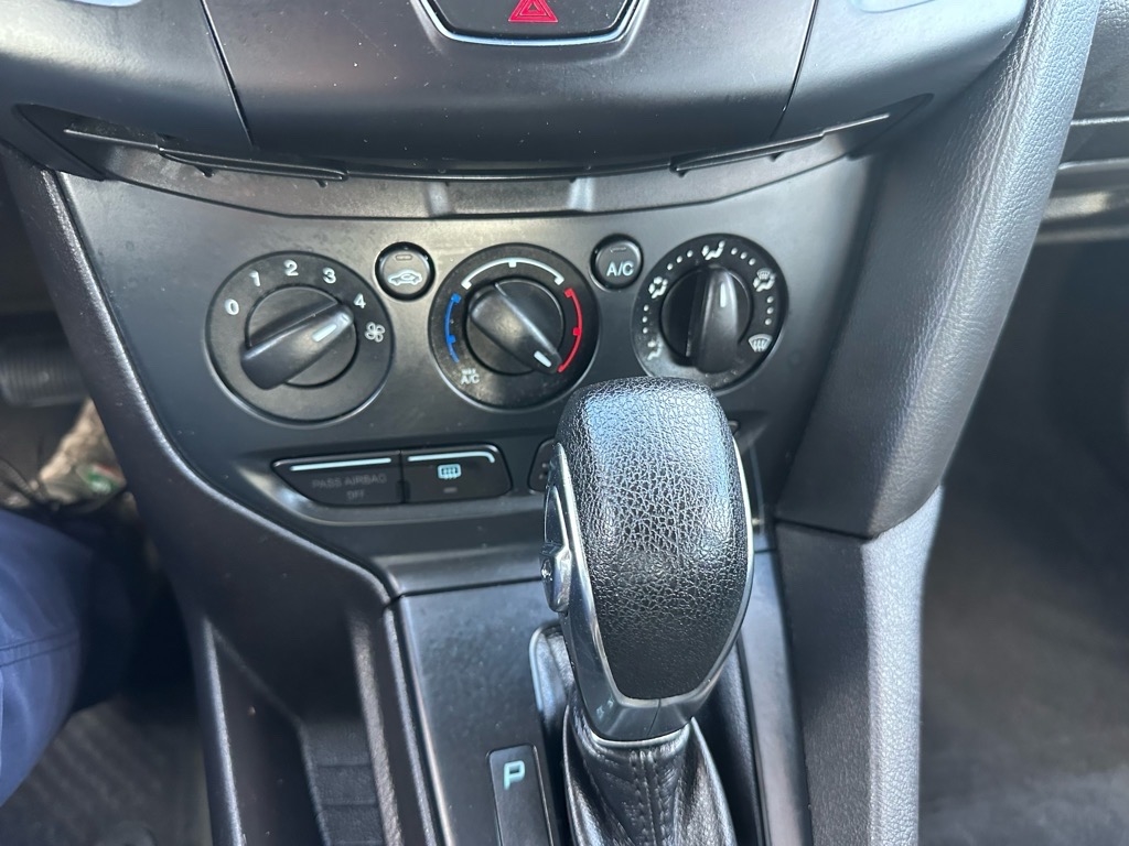 Ford Focus 4dr Sdn S 2012