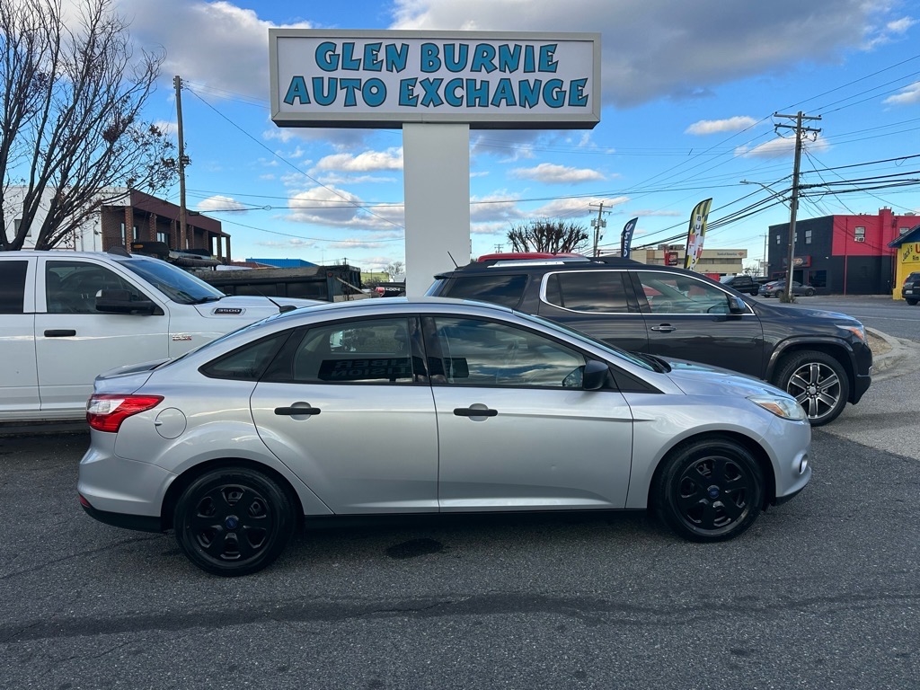 Ford Focus 4dr Sdn S 2012