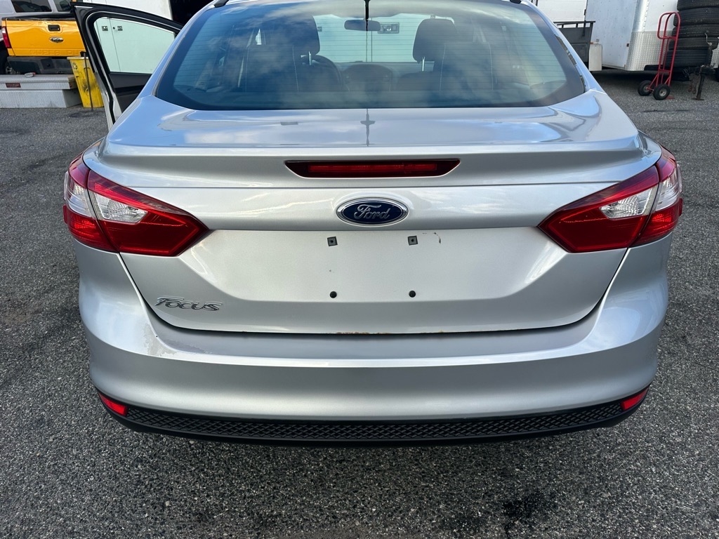 Ford Focus 4dr Sdn S 2012