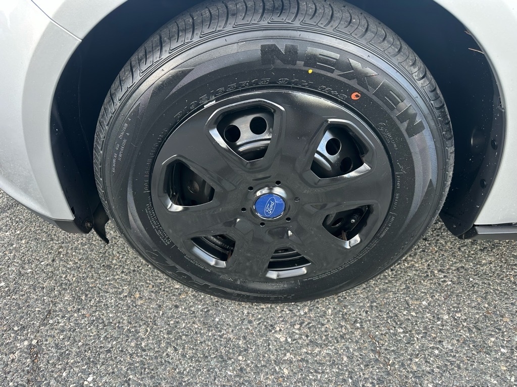 Ford Focus 4dr Sdn S 2012