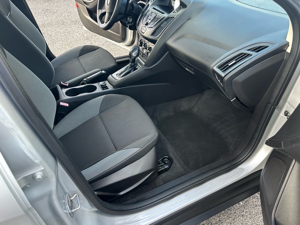 Ford Focus 4dr Sdn S 2012