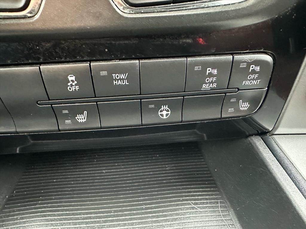 RAM 1500 4WD Crew Cab 140.5" Sport 2015