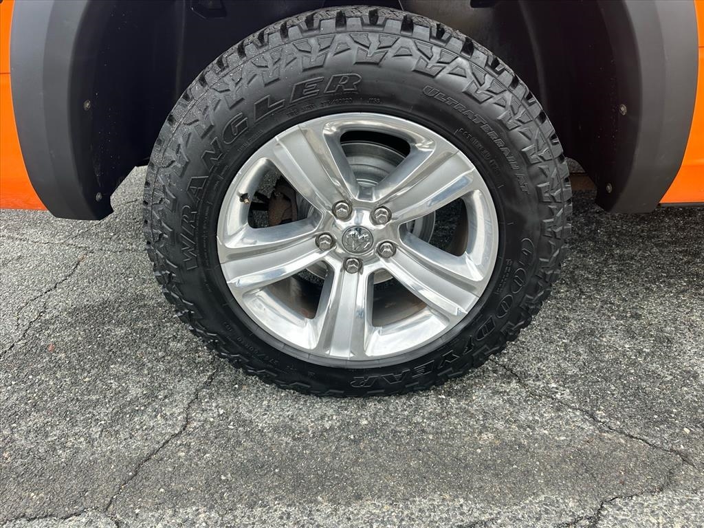 RAM 1500 4WD Crew Cab 140.5" Sport 2015