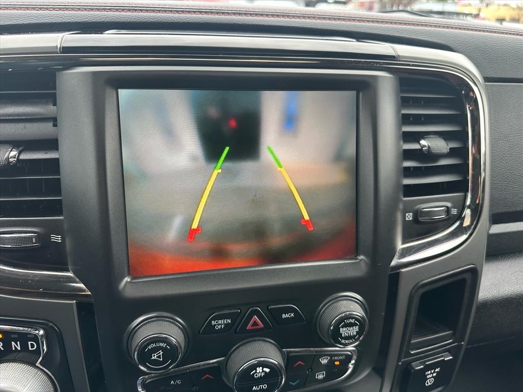 RAM 1500 4WD Crew Cab 140.5" Sport 2015