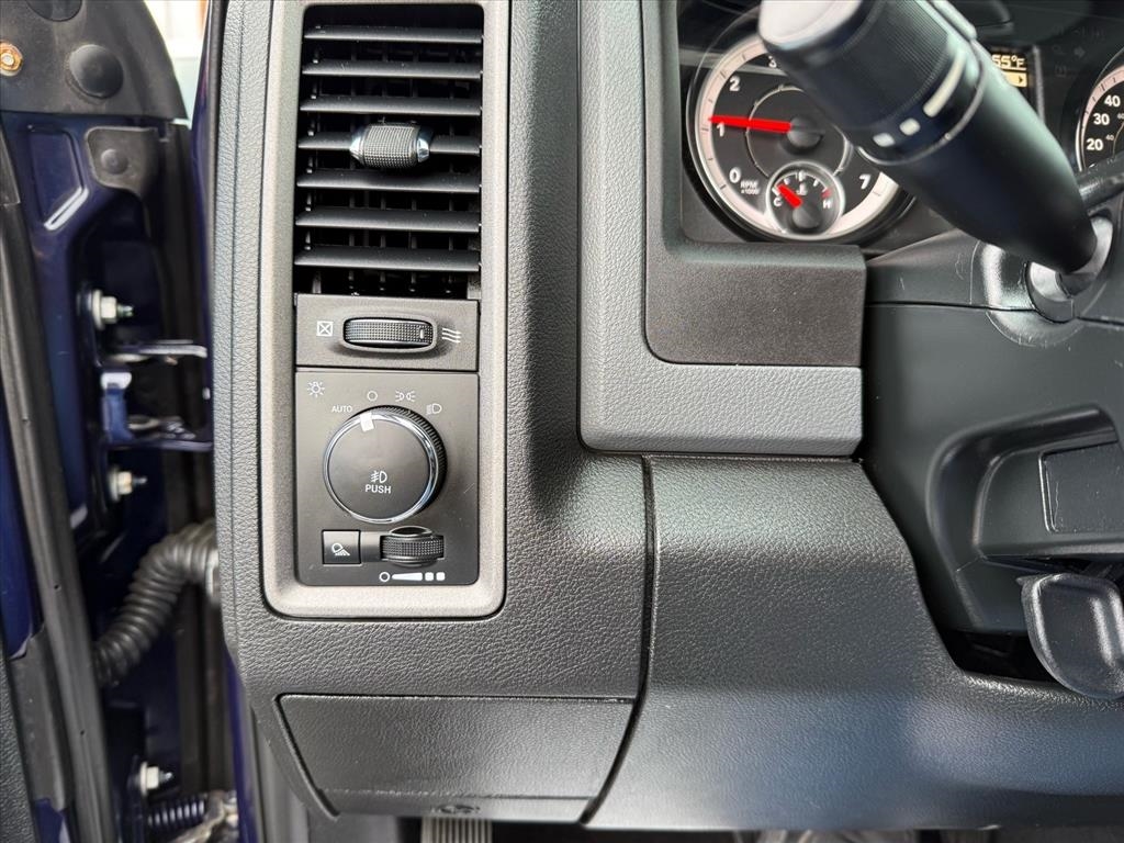 RAM 1500 Express 4x4 Quad Cab 6'4" Box 2018