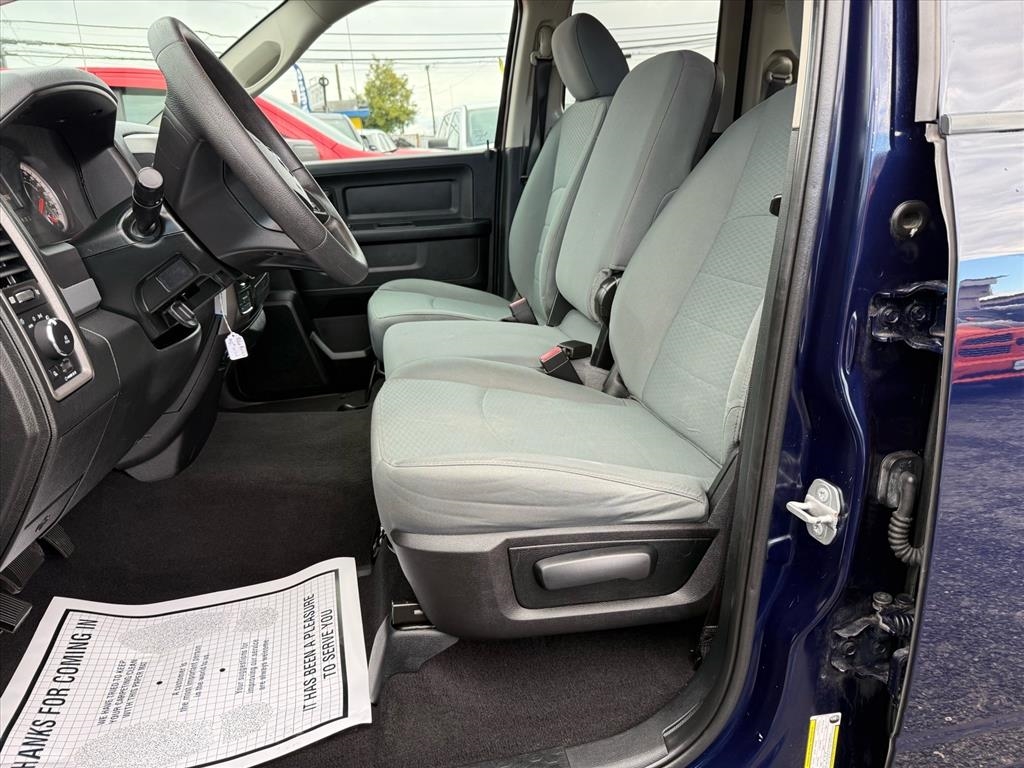 RAM 1500 Express 4x4 Quad Cab 6'4" Box 2018