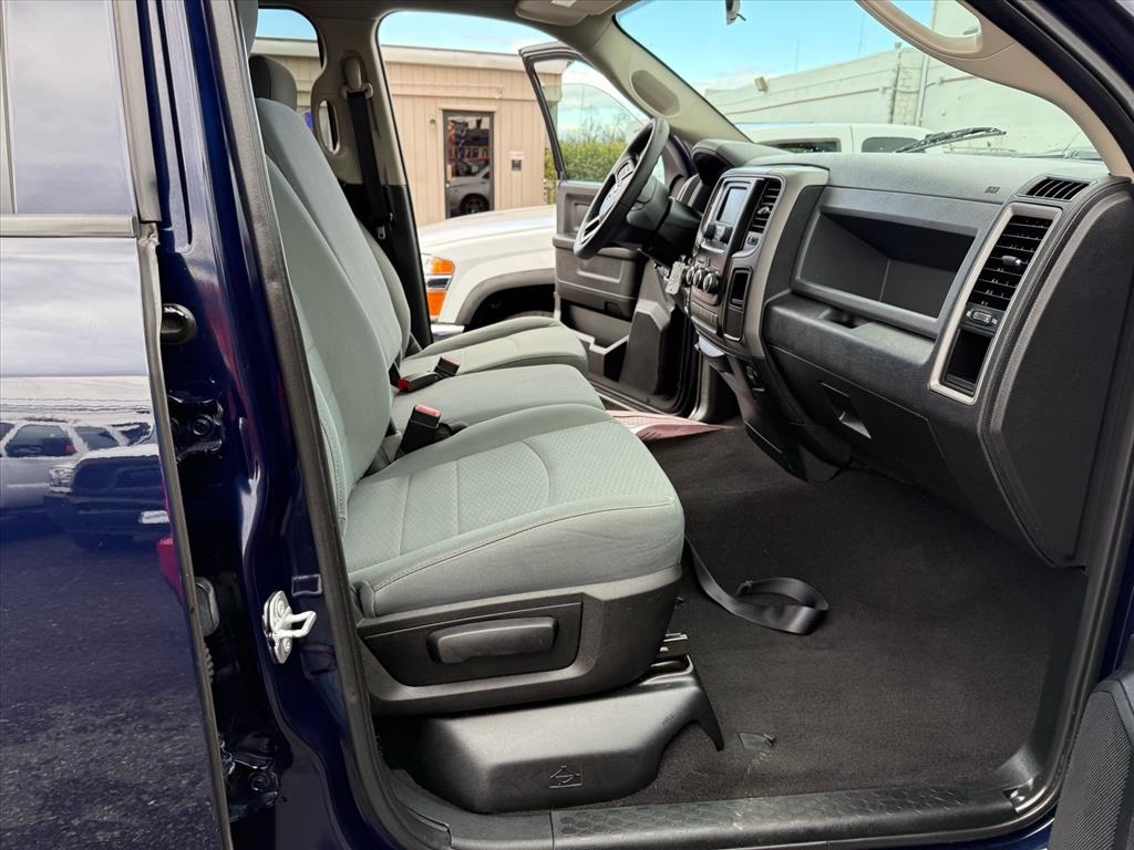 RAM 1500 Express 4x4 Quad Cab 6'4" Box 2018
