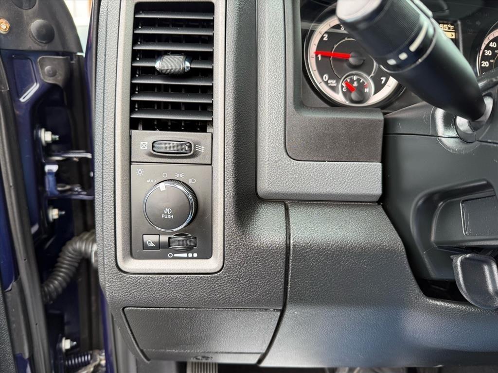 RAM 1500 Express 4x4 Quad Cab 6'4" Box 2018