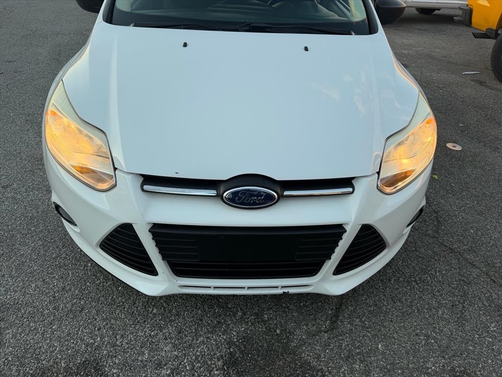 Ford Focus 4dr Sdn S 2014
