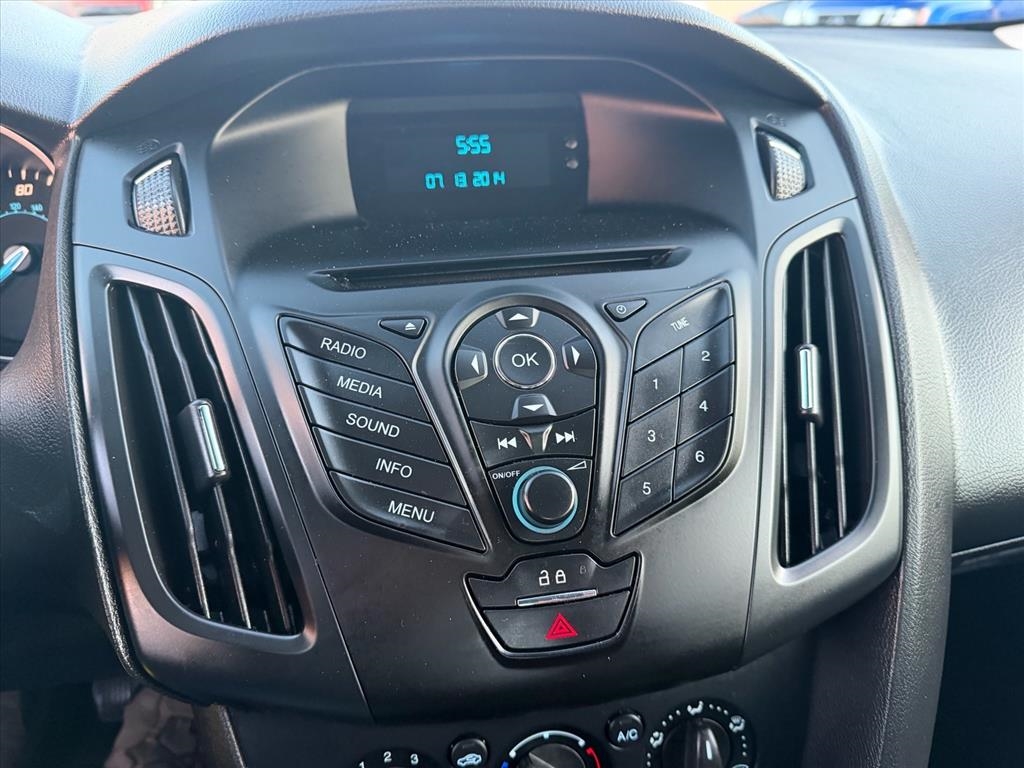 Ford Focus 4dr Sdn S 2014