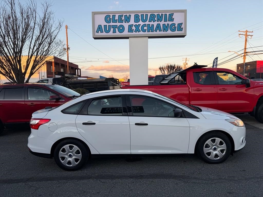 Ford Focus 4dr Sdn S 2014