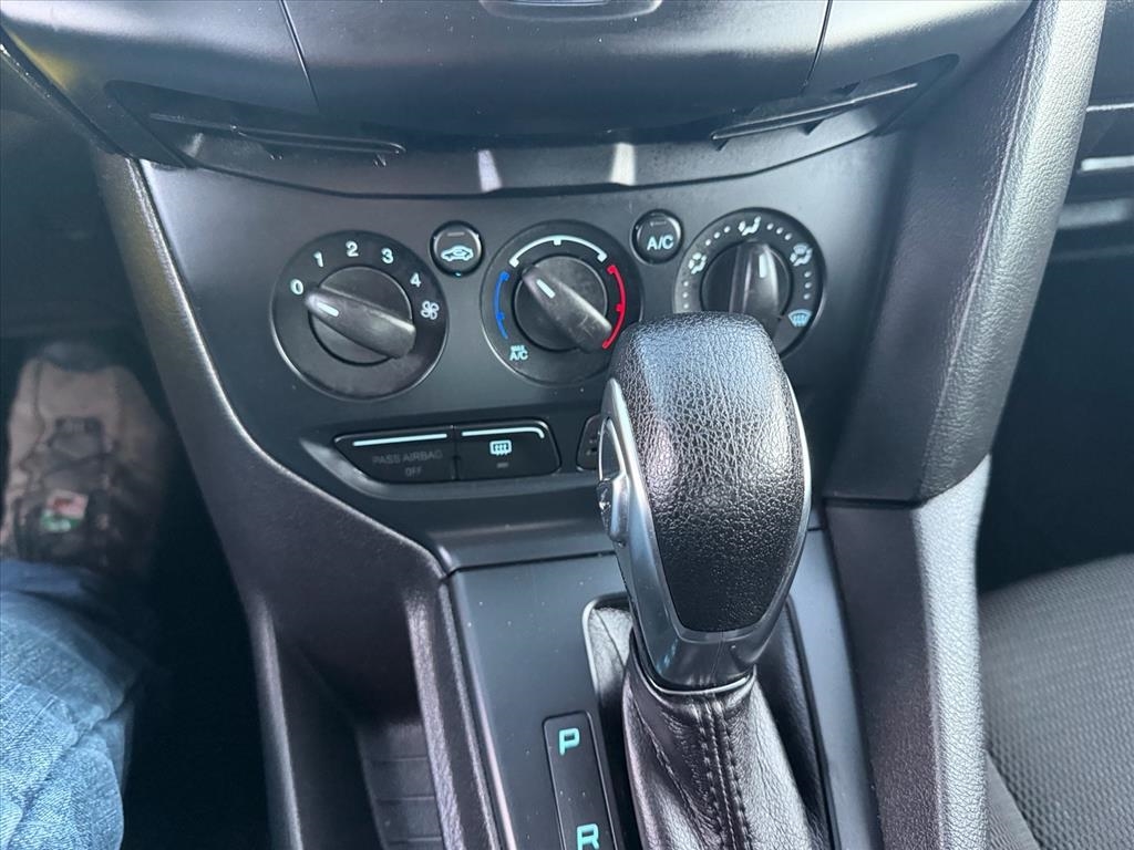 Ford Focus 4dr Sdn S 2014