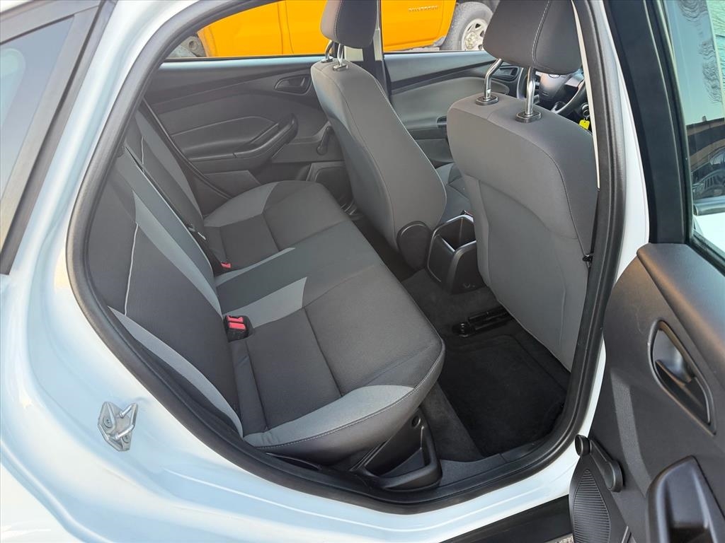 Ford Focus 4dr Sdn S 2014