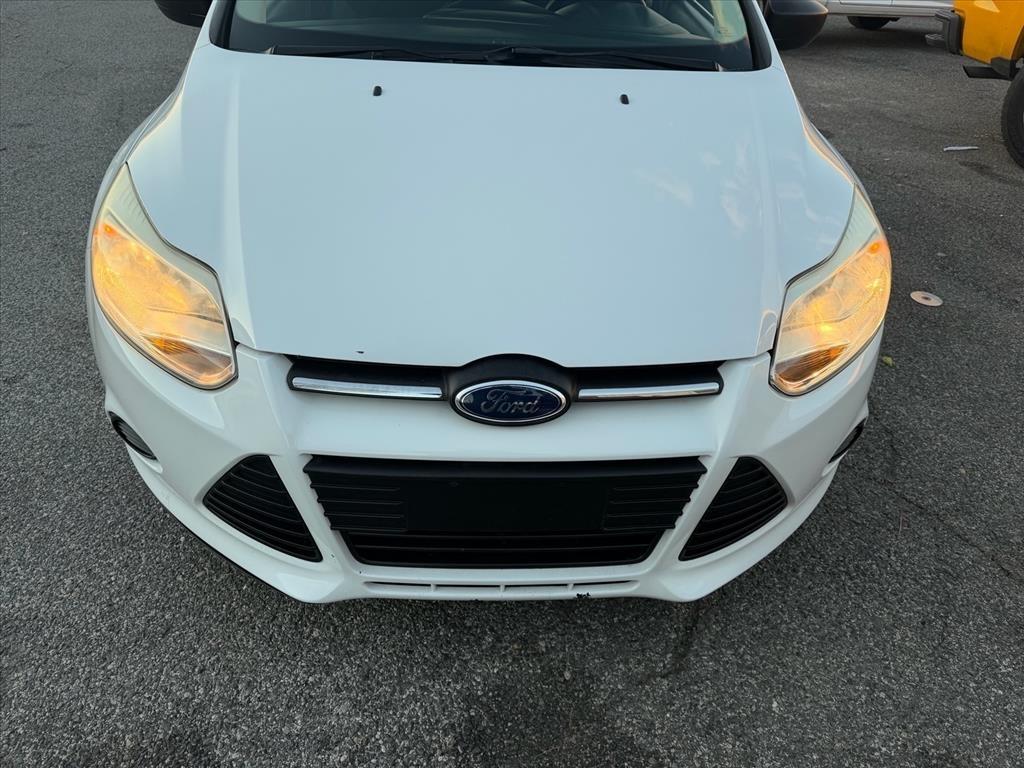 Ford Focus 4dr Sdn S 2014