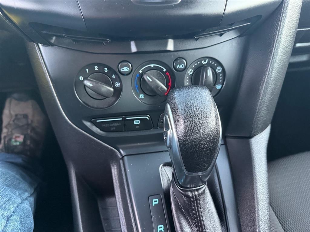 Ford Focus 4dr Sdn S 2014