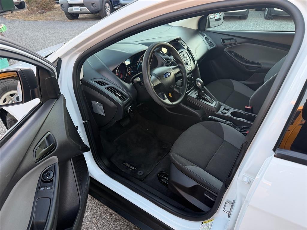 Ford Focus 4dr Sdn S 2014