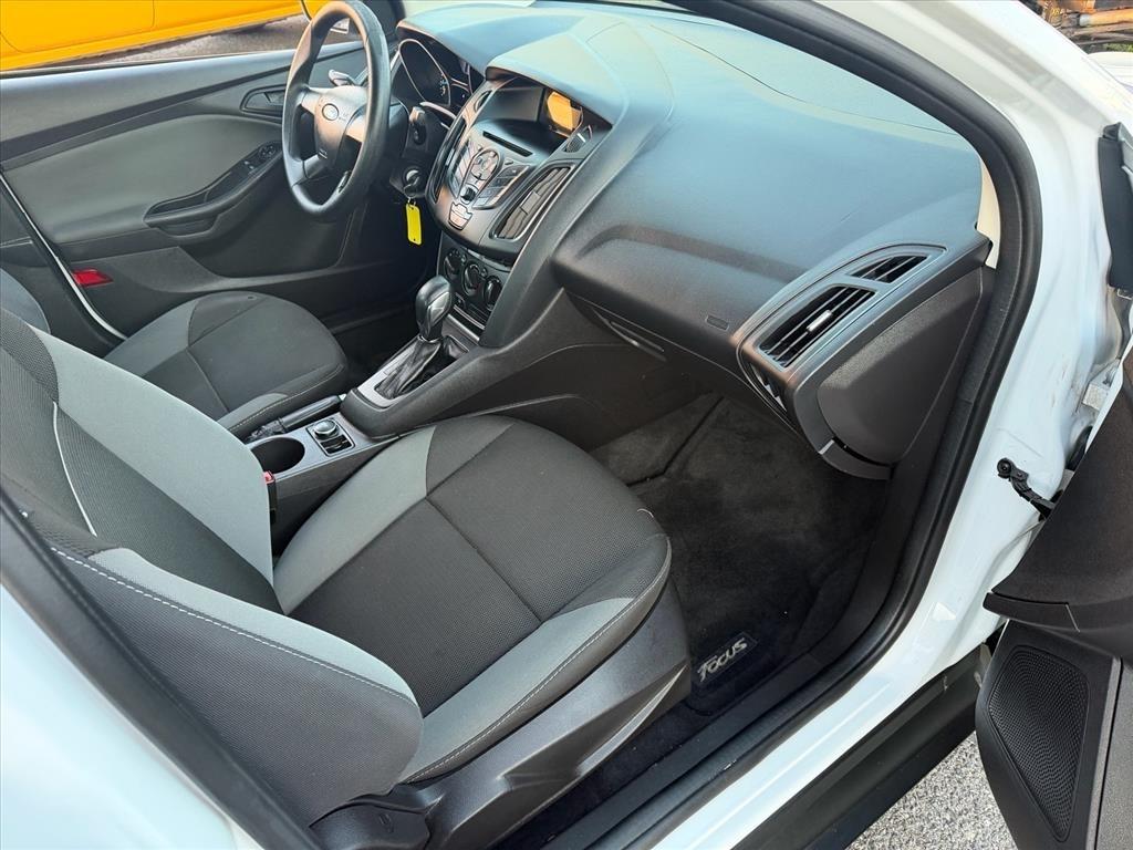 Ford Focus 4dr Sdn S 2014