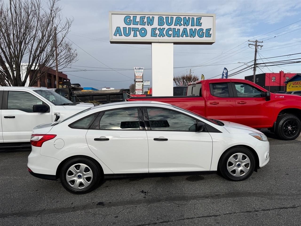 Ford Focus 4dr Sdn S 2014