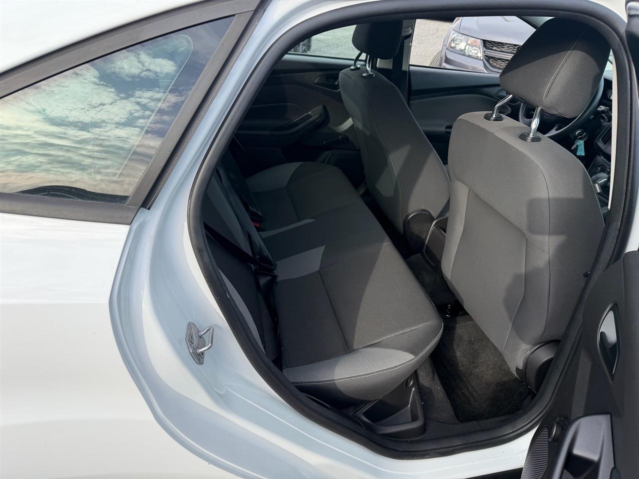 Ford Focus 4dr Sdn S 2014