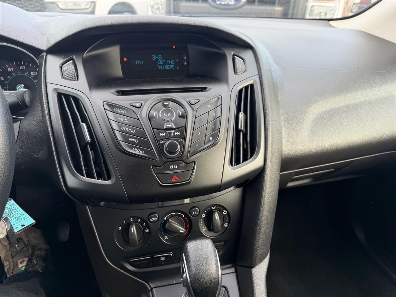 Ford Focus 4dr Sdn S 2014