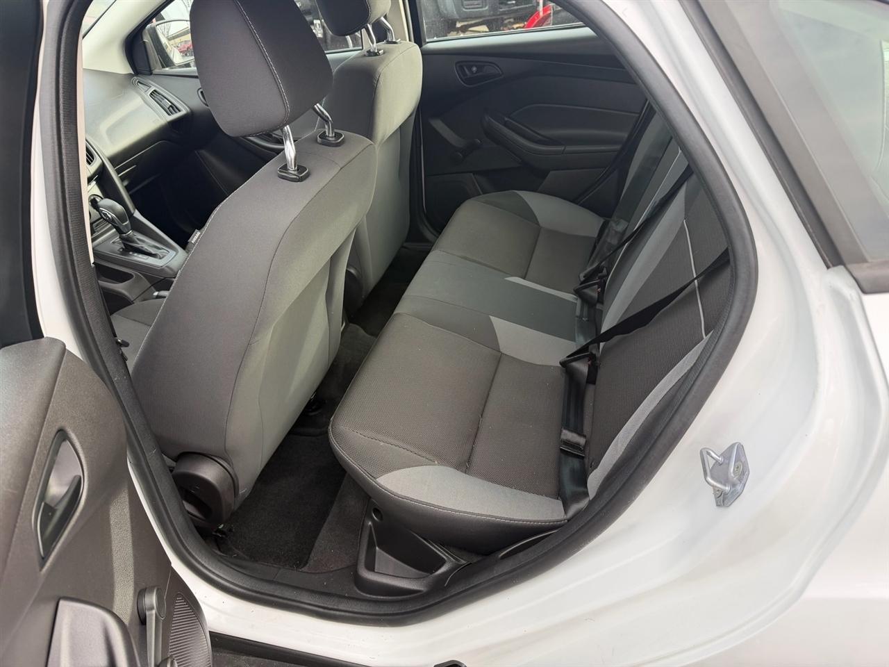 Ford Focus 4dr Sdn S 2014