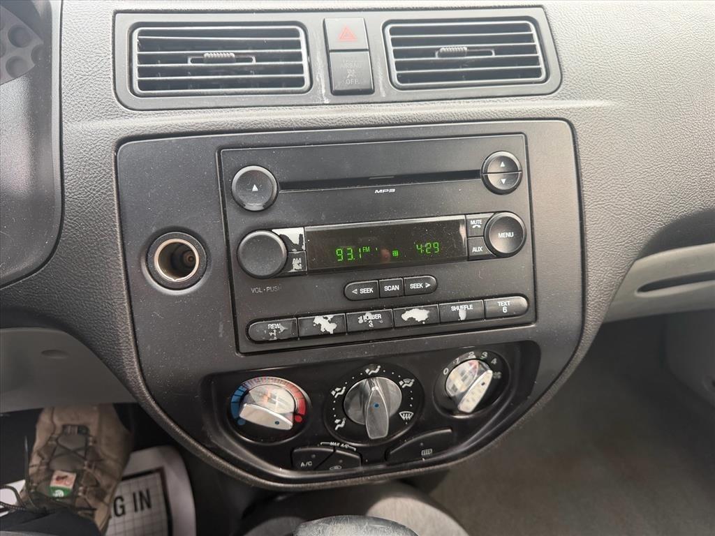 Ford Focus 4dr Sdn ZX4 SES 2006